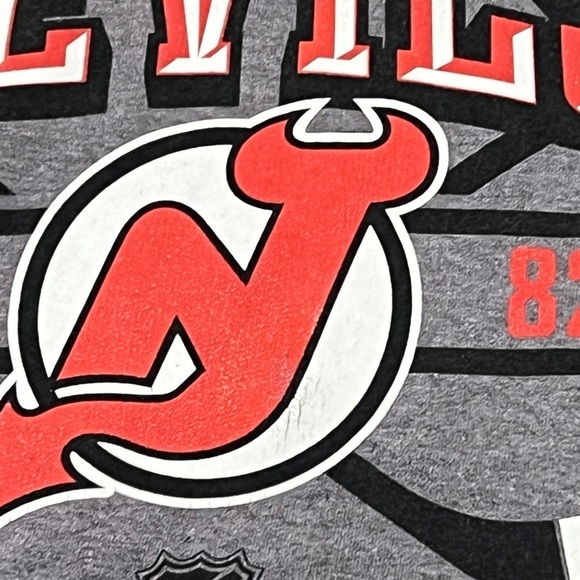 New Jersey Devils NHL Hockey Hoodie Pullover Jumper Sweatshirt - Picture 3 of 4